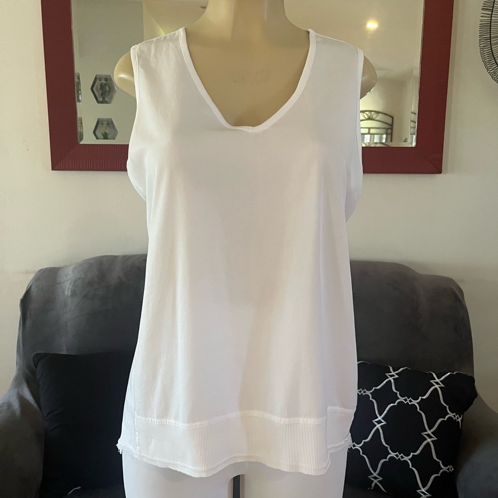 FORAVI New York Sleeveless Top